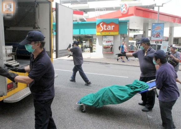 hien truong kinh hoang vu nu ca si dong tinh hong kong tu vong vi roi tu tang 20