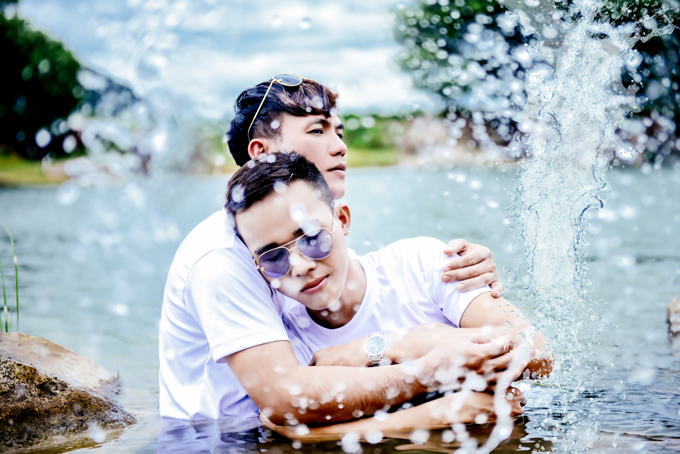 anh cuoi cua cap dong tinh nam yeu nhau tu lan gap dau tien