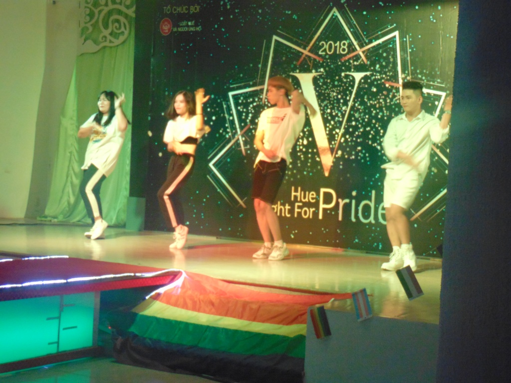 cong dong lgbt hue tung bung voi ngay hoi tu hao vietpride 2018