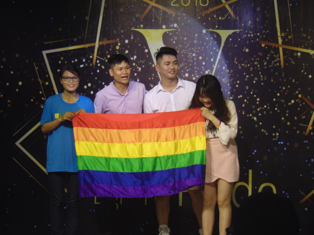 cong dong lgbt hue tung bung voi ngay hoi tu hao vietpride 2018