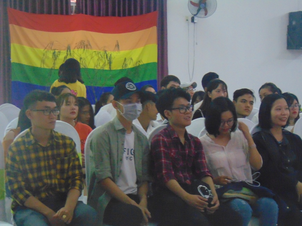 cong dong lgbt hue tung bung voi ngay hoi tu hao vietpride 2018
