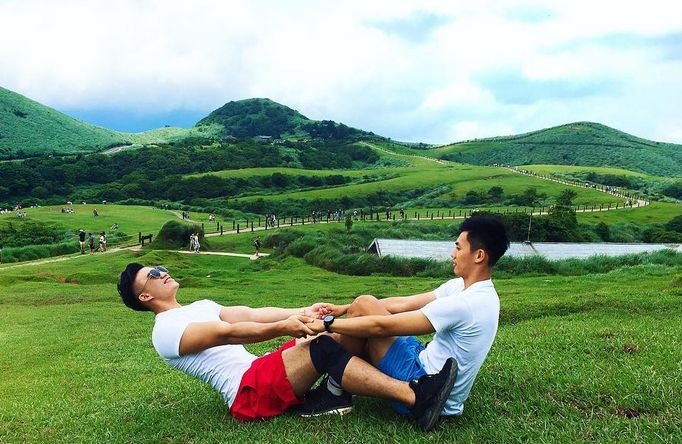 cap dong tinh nam dep ca doi so huu than hinh chan mau khien chi em tiec hui hui