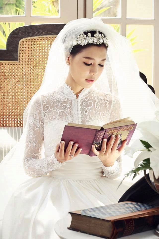 co dau linh le cua btv quang minh la nha van xinh dep viet chuyen tinh