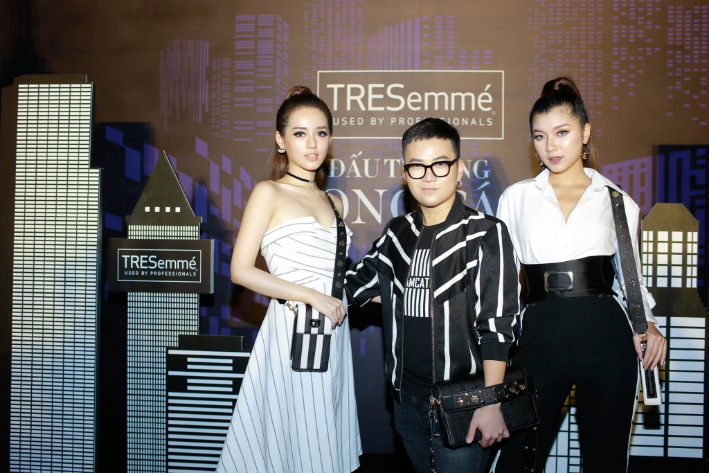 Phạm Hương, Minh Tú, Mâu Thủy đối đầu 'nảy lửa' tại show diễn Đấu Trường Phong Cách pham huong minh tu mau thuy doi dau nay lua tai show dien dau truong phong cach