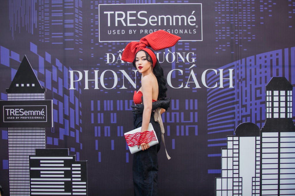 Phạm Hương, Minh Tú, Mâu Thủy đối đầu 'nảy lửa' tại show diễn Đấu Trường Phong Cách pham huong minh tu mau thuy doi dau nay lua tai show dien dau truong phong cach