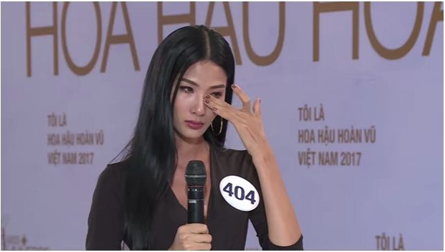 hoang thuy bat khoc sau cau noi cua hoa hau pham huong