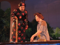 nghe si hai bi tay chay vi tro dua phan biet chung toc