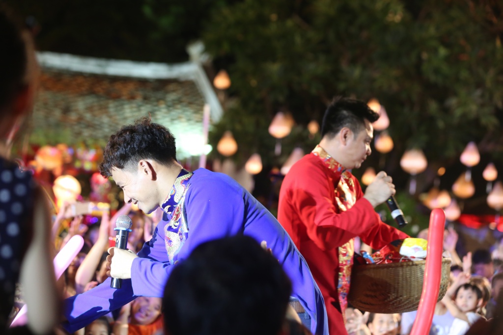 xuan bac tu long quay cung hang nghin em nho tai thu vong nguyet
