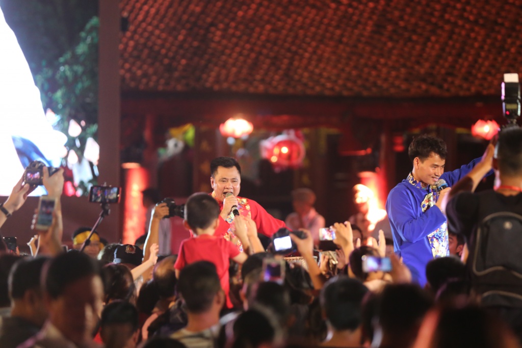 xuan bac tu long quay cung hang nghin em nho tai thu vong nguyet