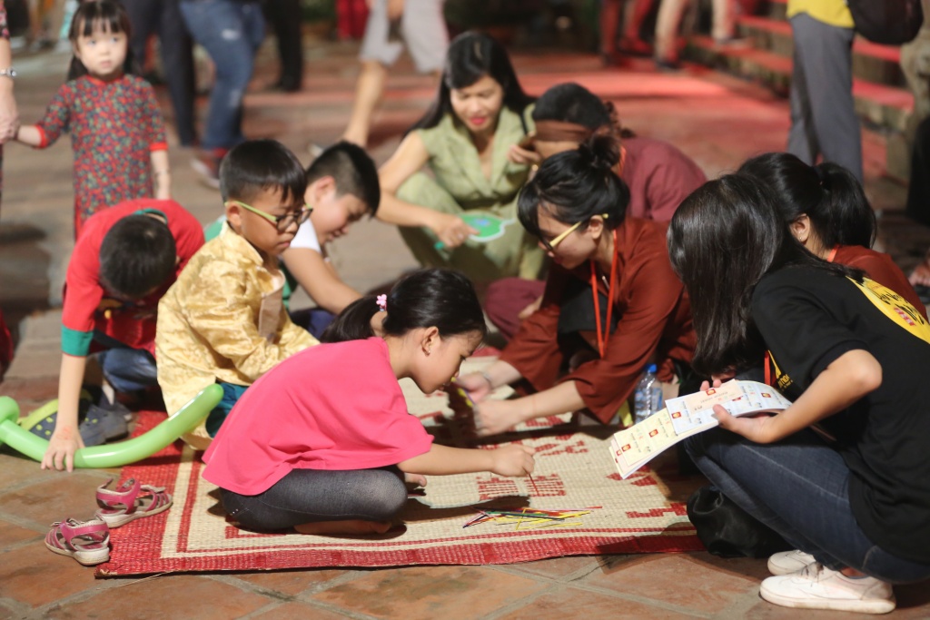 xuan bac tu long quay cung hang nghin em nho tai thu vong nguyet
