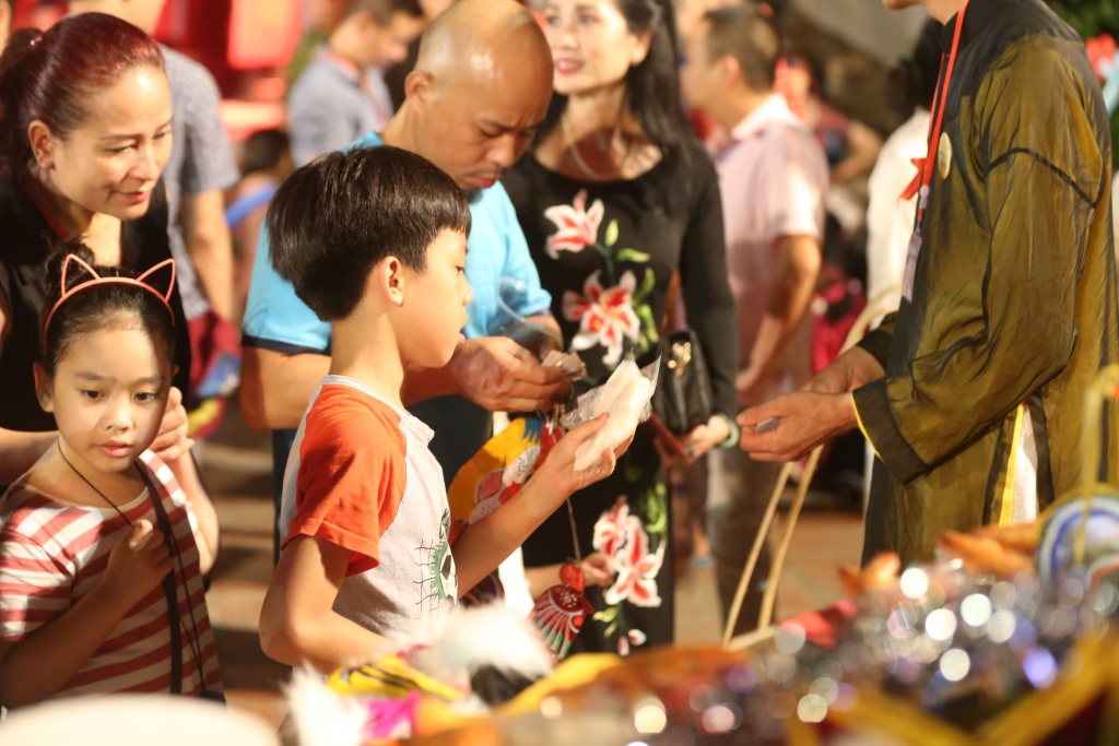 xuan bac tu long quay cung hang nghin em nho tai thu vong nguyet