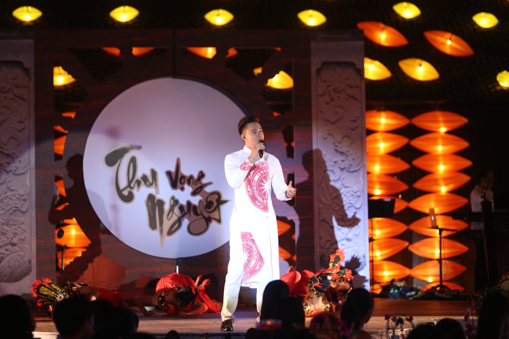 xuan bac tu long quay cung hang nghin em nho tai thu vong nguyet