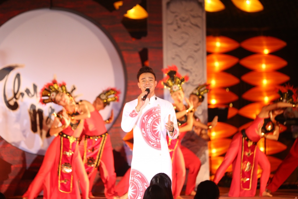 xuan bac tu long quay cung hang nghin em nho tai thu vong nguyet