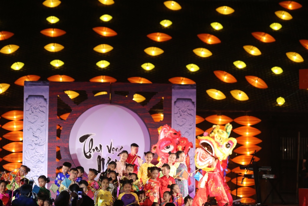 xuan bac tu long quay cung hang nghin em nho tai thu vong nguyet