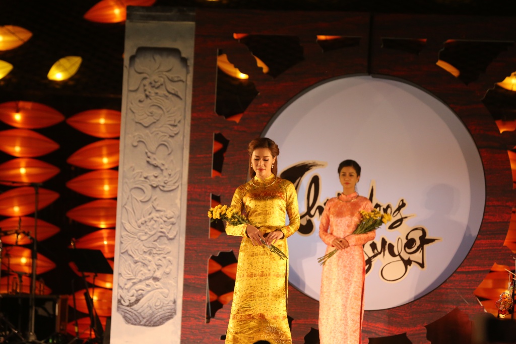 xuan bac tu long quay cung hang nghin em nho tai thu vong nguyet