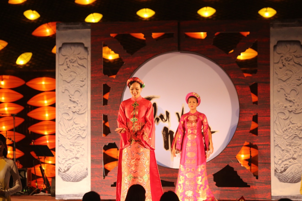 xuan bac tu long quay cung hang nghin em nho tai thu vong nguyet