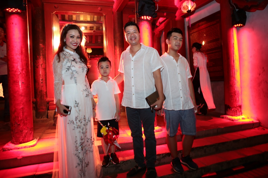 xuan bac tu long quay cung hang nghin em nho tai thu vong nguyet