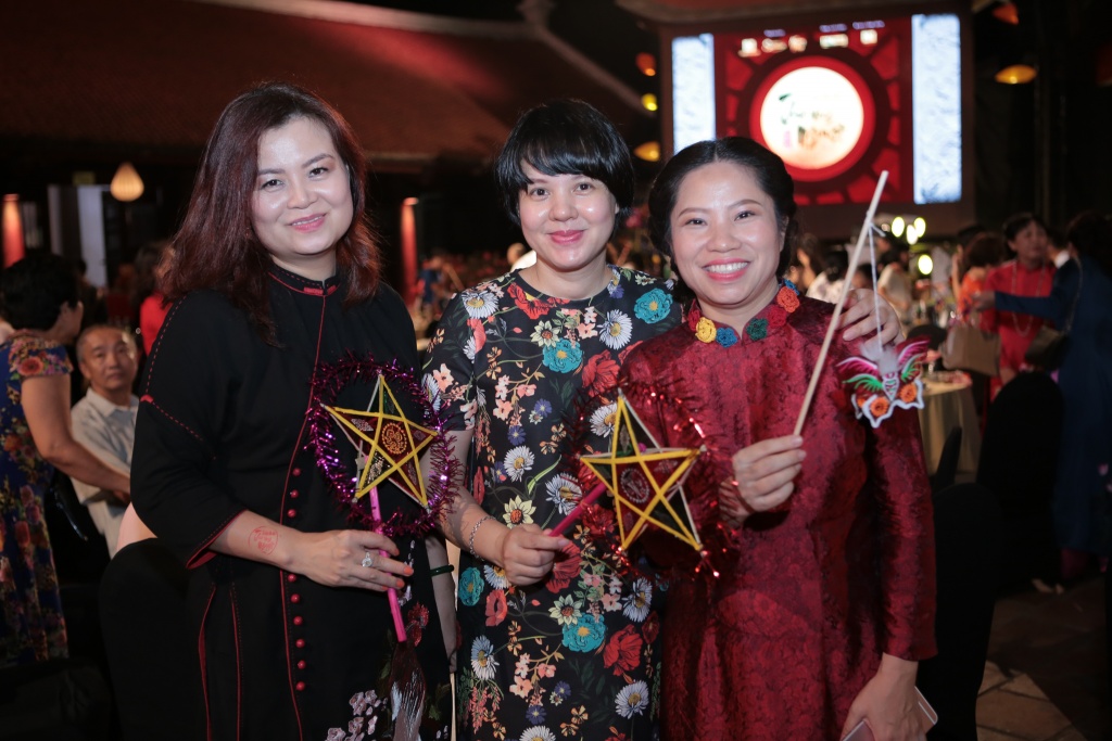 xuan bac tu long quay cung hang nghin em nho tai thu vong nguyet
