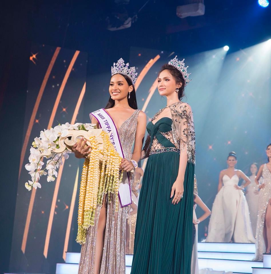 Hương Giang khoe vẻ đẹp quyền lực tại Hoa hậu chuyển giới Thái Lan 2018 huong giang khoe ve dep quyen luc tai hoa hau chuyen gioi thai lan 2018