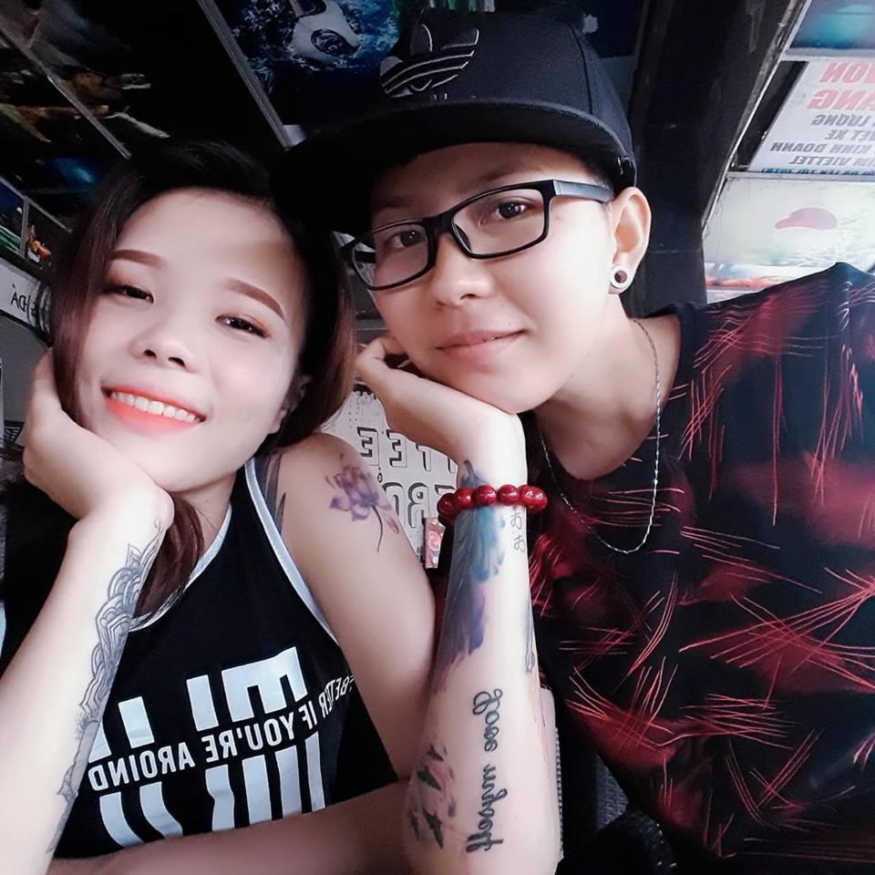 man cau hon lung linh hoa va nen cua cap dong tinh nu khien cu dan mang phat hon