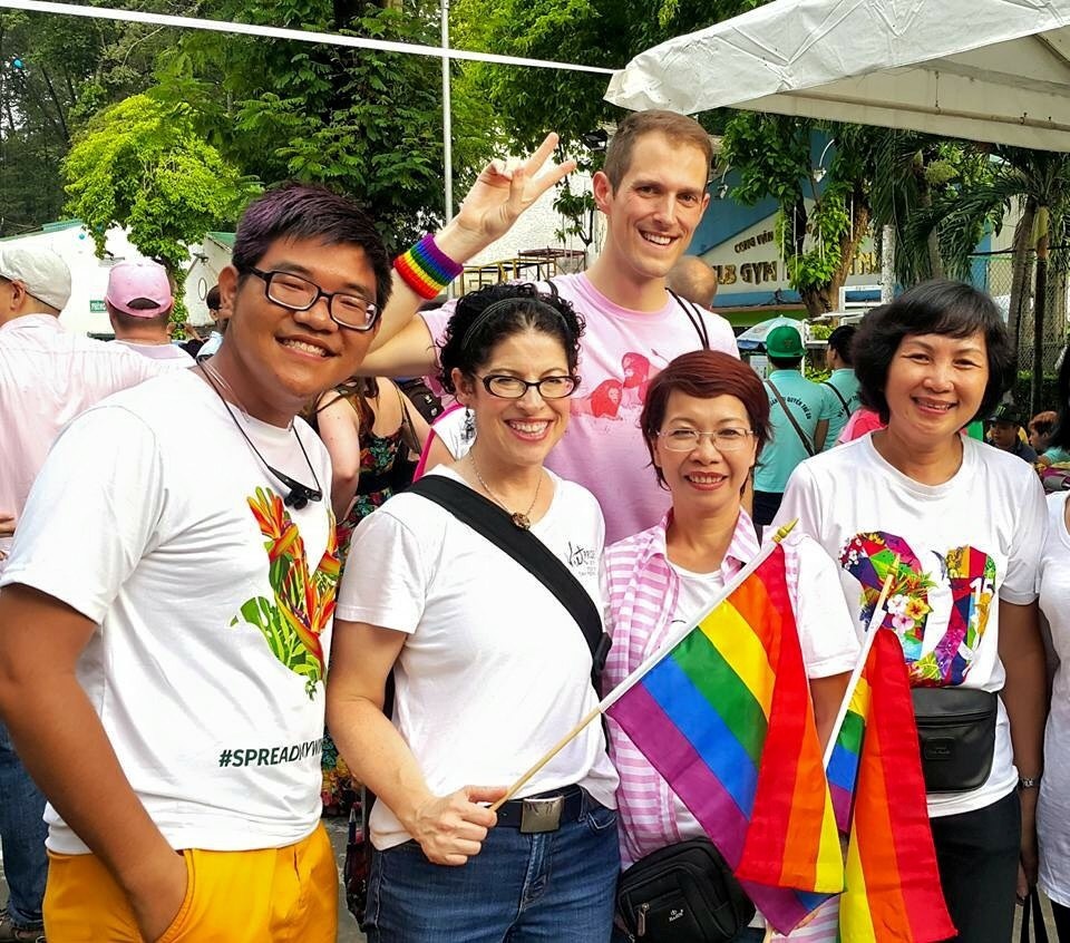 tam su cua nguoi me gan bo voi hanh trinh vietpride khien nhieu nguoi suy ngam