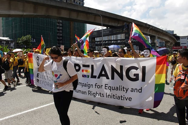 cong dong lgbt tai malaysia nom nop lo so sau vu phat danh cong khai
