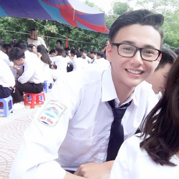 dan mang tim kiem guong mat that cua nam sinh fpt gia gai xinh dep
