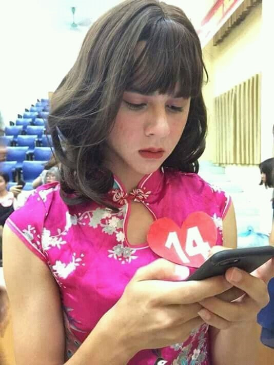 dan mang tim kiem guong mat that cua nam sinh fpt gia gai xinh dep