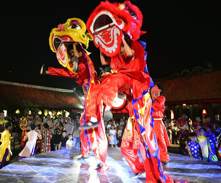 chu cuoi xuan bac tu long khien tre em gao thet tai van mieu