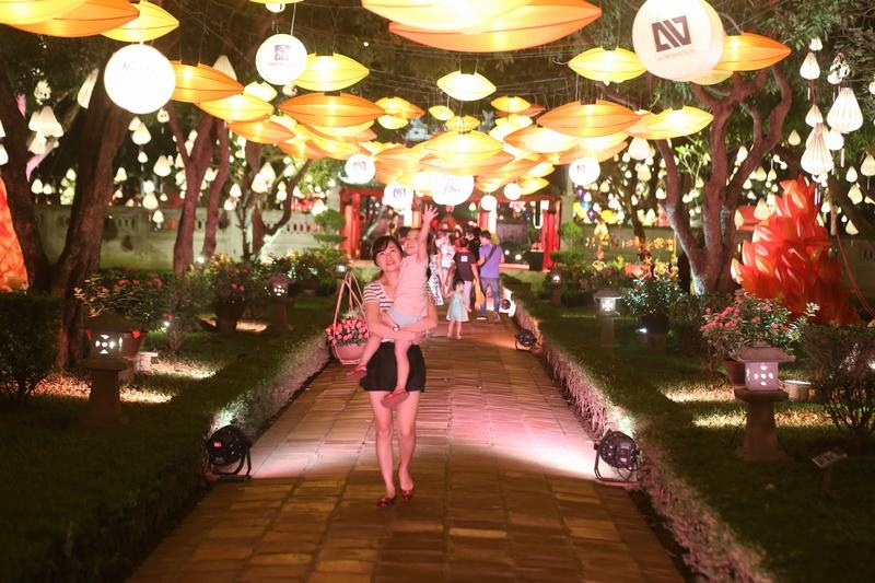 chu cuoi xuan bac tu long khien tre em gao thet tai van mieu