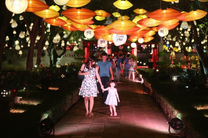 chu cuoi xuan bac tu long khien tre em gao thet tai van mieu