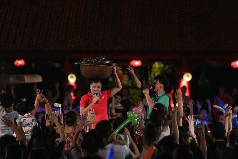 chu cuoi xuan bac tu long khien tre em gao thet tai van mieu