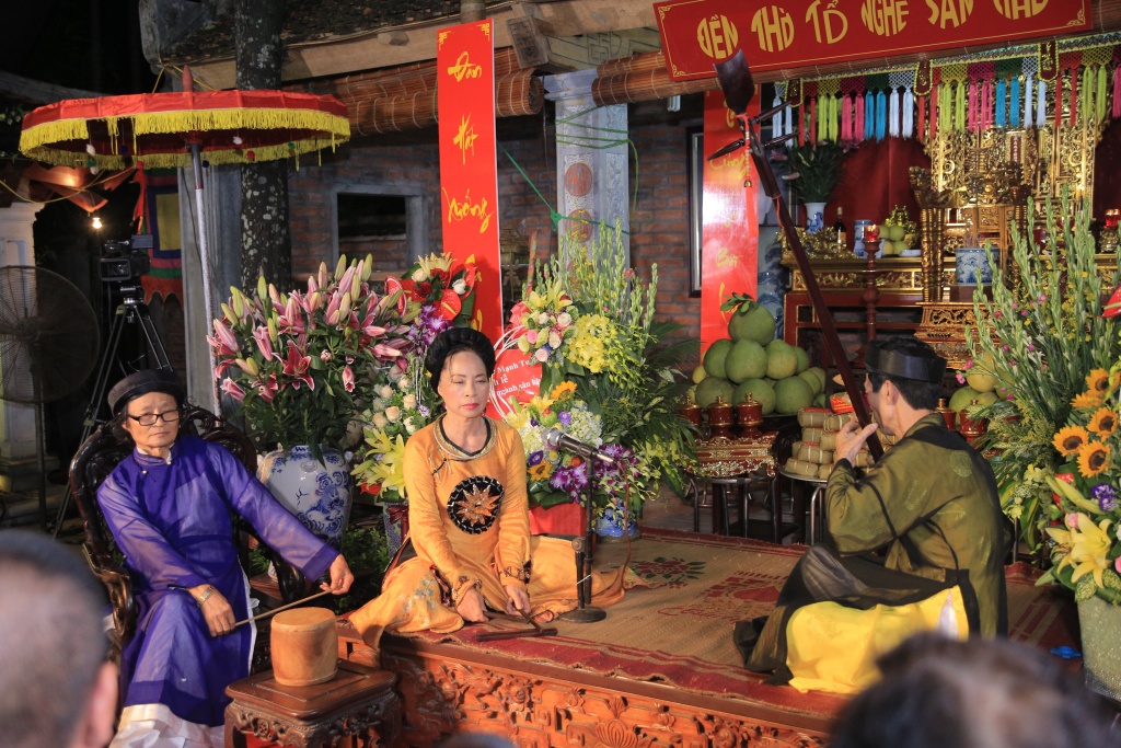 Nghệ sĩ phía Bắc kính cẩn dâng hương giỗ Tổ nghề tại Thiên trường Vọng phủ nghe si phia bac kinh can dang huong gio to nghe tai thien truong vong phu