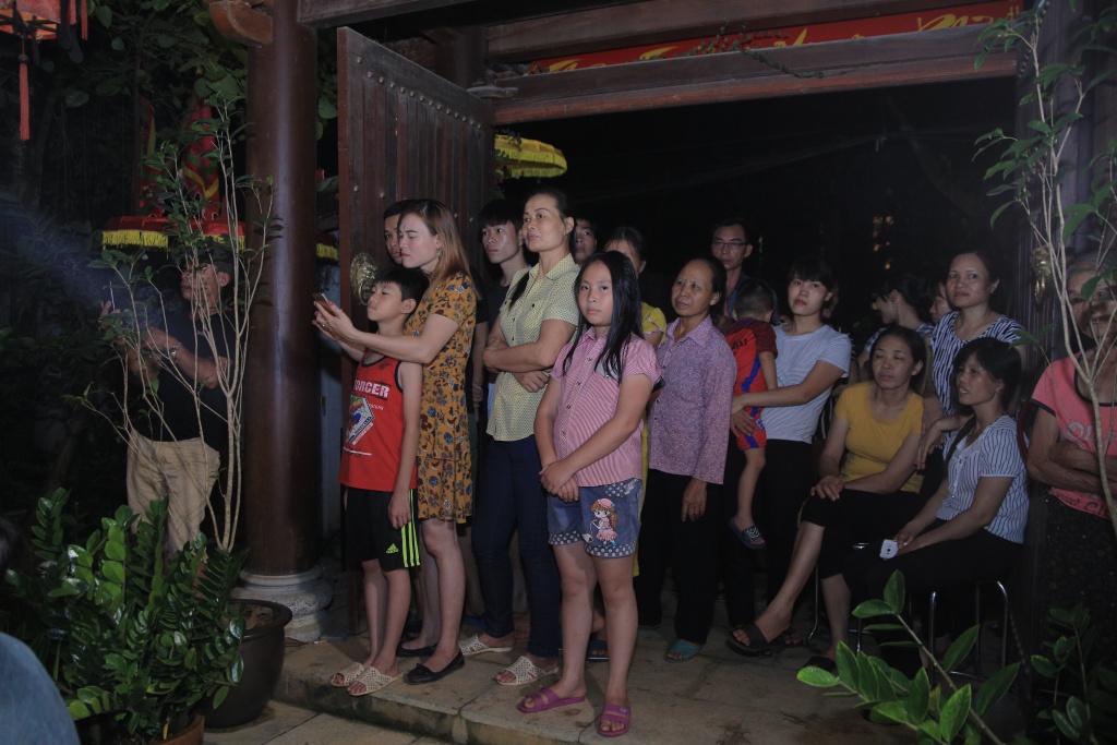 Nghệ sĩ phía Bắc kính cẩn dâng hương giỗ Tổ nghề tại Thiên trường Vọng phủ nghe si phia bac kinh can dang huong gio to nghe tai thien truong vong phu