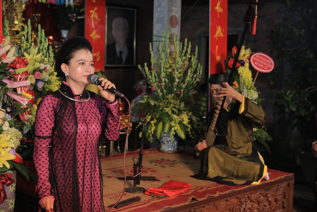 Nghệ sĩ phía Bắc kính cẩn dâng hương giỗ Tổ nghề tại Thiên trường Vọng phủ nghe si phia bac kinh can dang huong gio to nghe tai thien truong vong phu