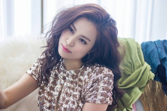 hoang thuy linh noi mot loi xin loi van minh cu tat thang mat cho so dong doc ac van mai nuot loi xin loi vao quen lang