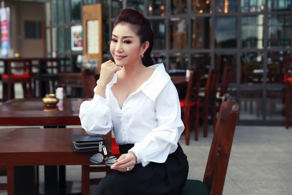 nsut thoai my dam cuoi rinh rang gioi cai luong va hai lan tu van khong thanh