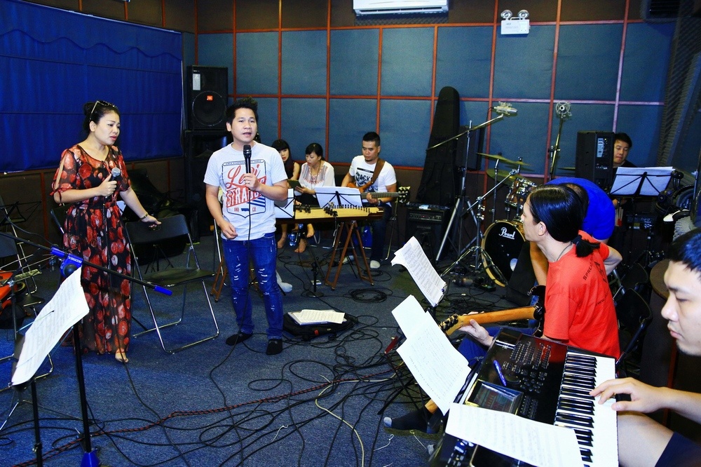 trong tan sot xuat huyet van cung anh tho miet mai tap luyen cho liveshow de doi
