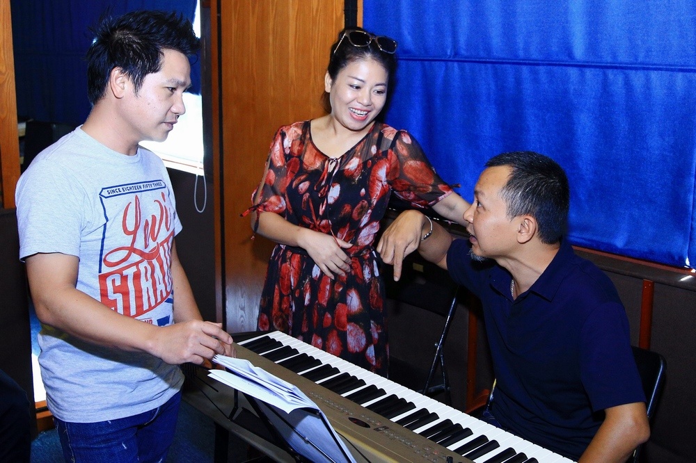 trong tan sot xuat huyet van cung anh tho miet mai tap luyen cho liveshow de doi