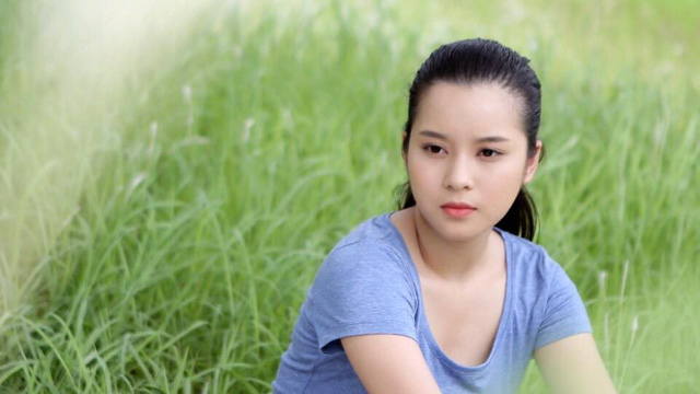 trang cherry nhan ro gach da vi dien qua dat trong nguoc chieu nuoc mat