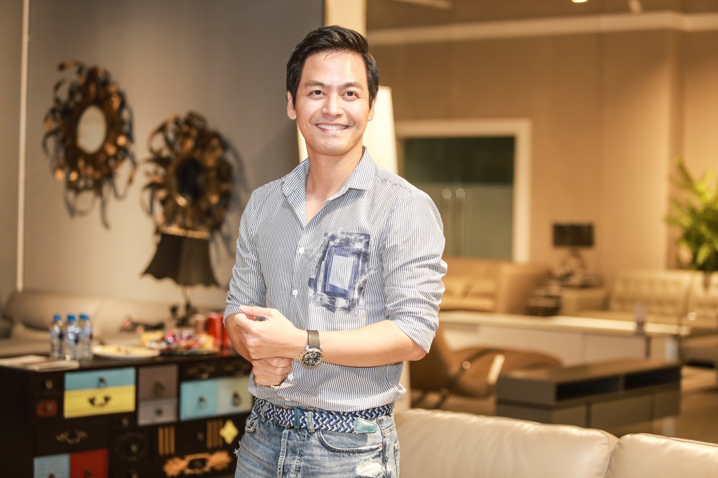 ngoc trinh gay chu y khi xuat hien tai su kien o ha noi