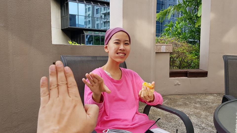 co gai bi ung thu mau tuoi 18 va hanh trinh chien dau voi benh tat cua nguoi cha noi tieng
