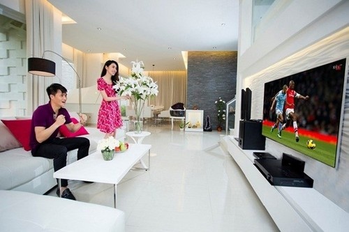 dam vinh hung ca si thuy tien a hau huyen my so huu gia san dang nguong mo