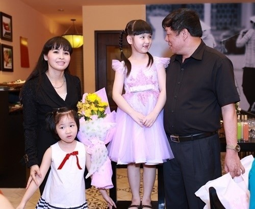dam vinh hung ca si thuy tien a hau huyen my so huu gia san dang nguong mo