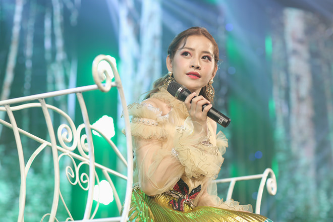 chi pu lam ca si qua sa da vao phat ngon phan khang