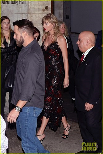 Taylor Swift vui mừng gặp lại cặp đồng tính nữ được cô tác thành taylor swift vui mung gap lai cap dong tinh nu duoc co tac thanh