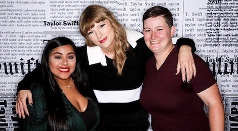 Taylor Swift vui mừng gặp lại cặp đồng tính nữ được cô tác thành taylor swift vui mung gap lai cap dong tinh nu duoc co tac thanh