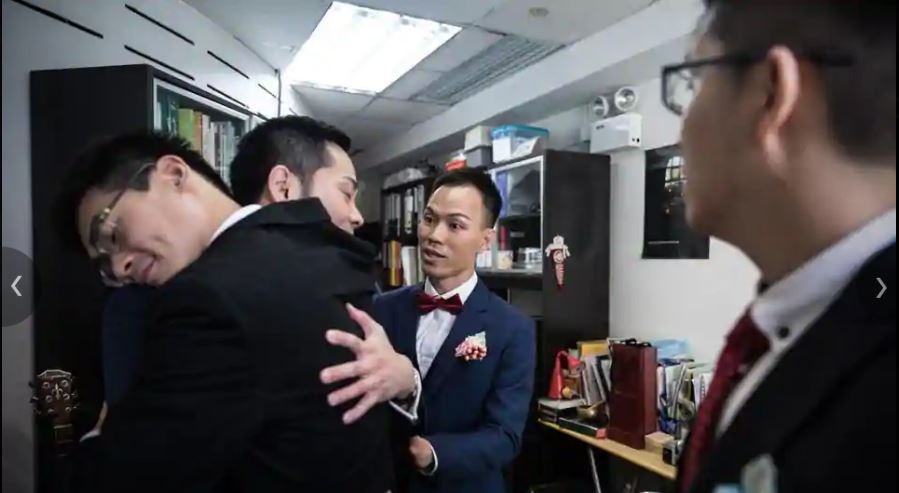 cap dong tinh phai lam dam cuoi giau giem vi bi cam can