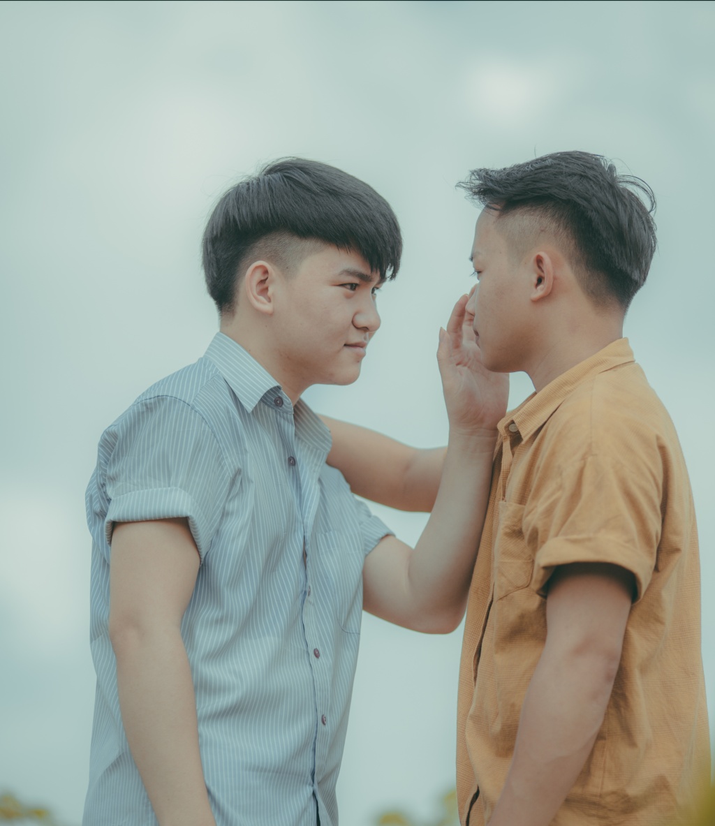 bo anh tinh mua thu lang man cua cap dong tinh nam 9x yeu nhau suot hai nam