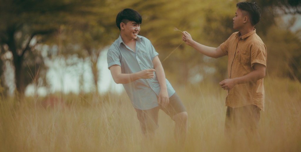 bo anh tinh mua thu lang man cua cap dong tinh nam 9x yeu nhau suot hai nam